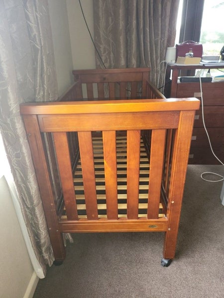 Jolly Jumper Solid Wood Baby Cot + mattress Carousel 1