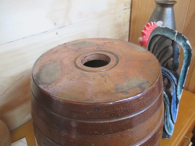 STONEWARE 2 GALLON KEG .WITH TAP Carousel 2