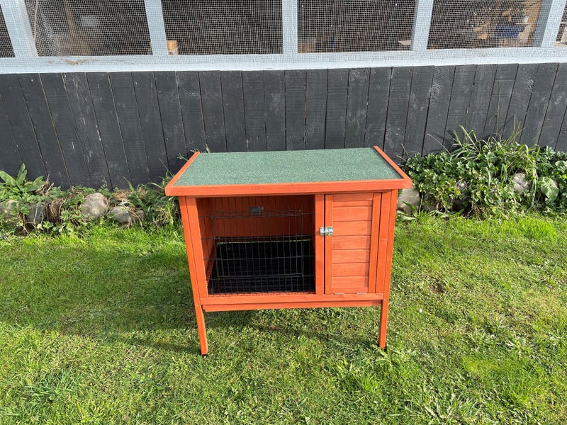 RABBIT/GUINEA PIG HUTCH Carousel 3
