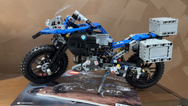 Lego 42063 Technic ~ BMW R 1200 GS Adventure *Completed* Carousel 2