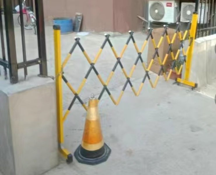 BRAND NEW EXPANDING BARRIER / GATE Carousel 2