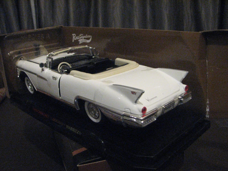 1958 CADILLAC ELDORADO BIARRITZ 1/18 DIECAST Carousel 2
