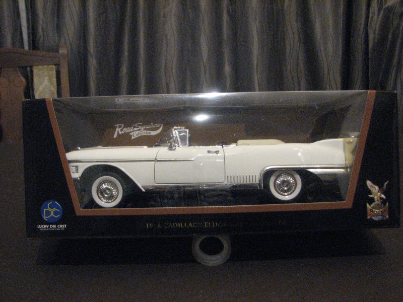 1958 CADILLAC ELDORADO BIARRITZ 1/18 DIECAST Carousel 7