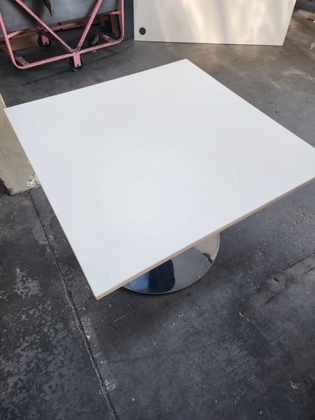 Square Table-White-1000Dia Carousel 1