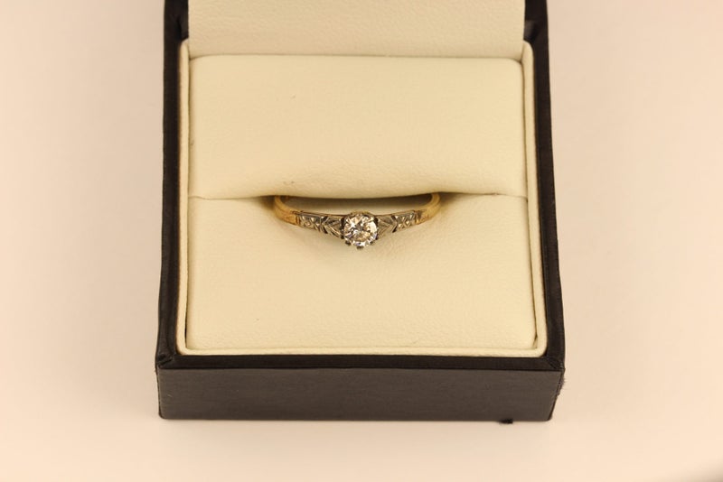 0.21CT 18ct Diamond ring Carousel 1