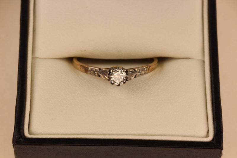 0.21CT 18ct Diamond ring Carousel 9