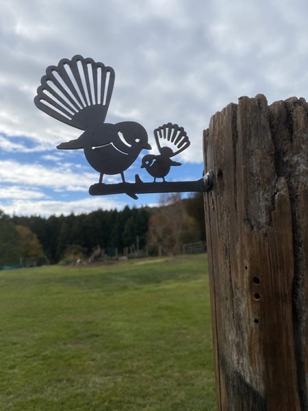 Fantail & Chick MetalBird Carousel 1