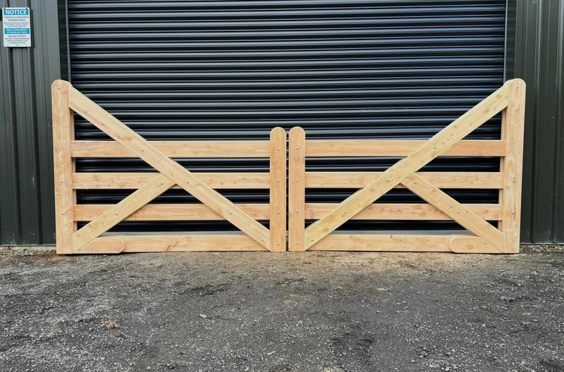 4.00m Macrocarpa Entry Way Gate - Double Wooden Gate "The Deluxe"628647312871701121