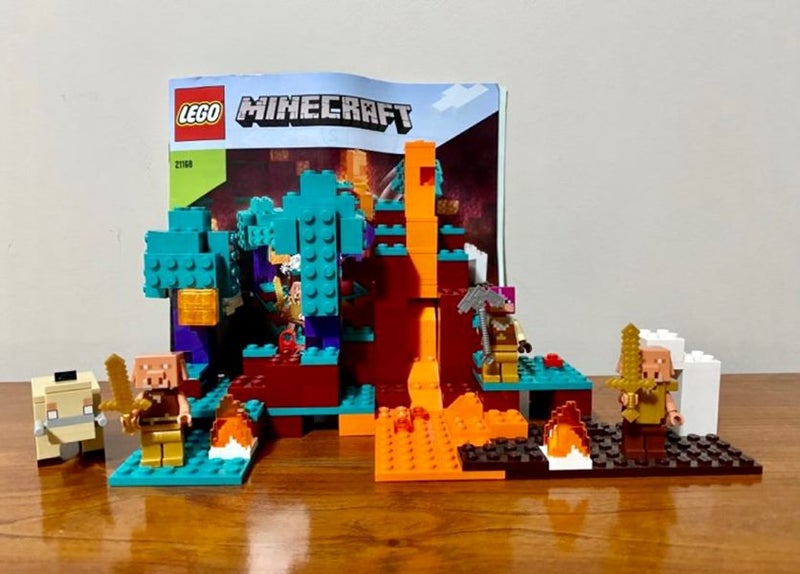 21168 LEGO Minecraft The Warped Forest Carousel 1