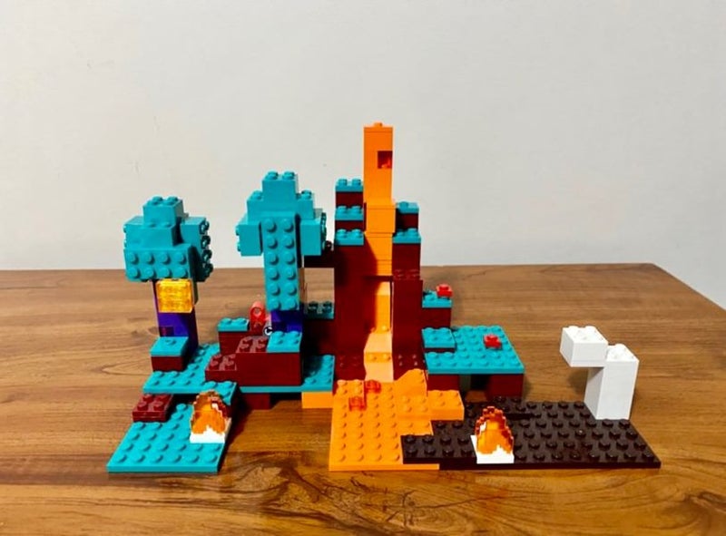 21168 LEGO Minecraft The Warped Forest Carousel 2