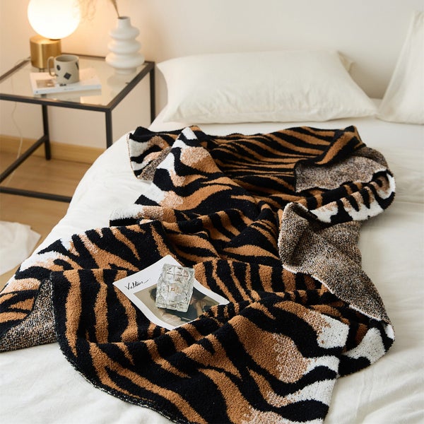 Tiger Pattern Throw Blanket - Extra Warm and Cozy for Winter! Carousel 1