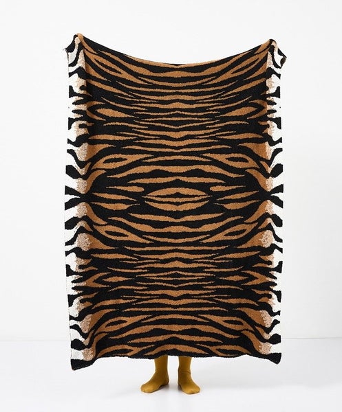 Tiger Pattern Throw Blanket - Extra Warm and Cozy for Winter! Carousel 2