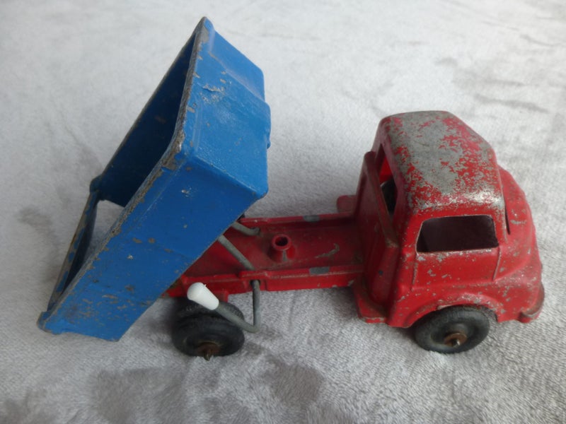 M&B 133 Truck Carousel 1