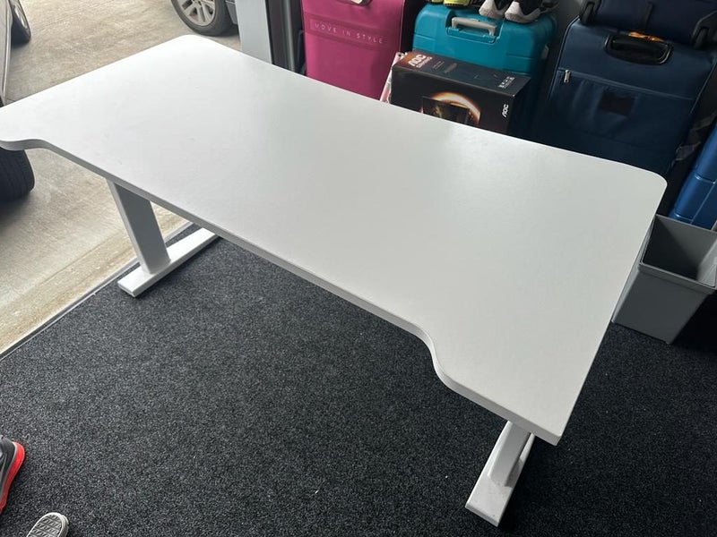 Computer table Carousel 2