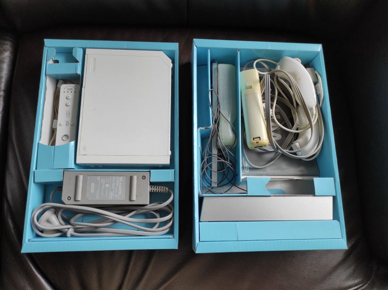 Super Mario Bros 25th anniversary boxed Wii console Carousel 7