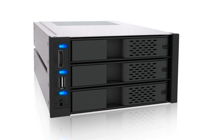 ICY DOCK FlexCage MB973SP-B Tray-less 3 Bay 3.5" SATA Hard Drive Backplane Cage Carousel 1