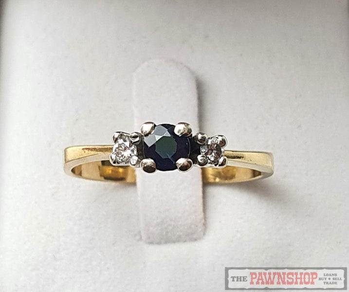 Three Stone Ring in 18ct Yellow Gold62863232258561112