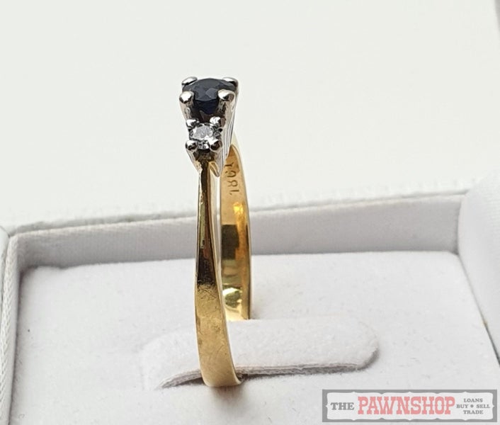 Three Stone Ring in 18ct Yellow Gold62863232258561114