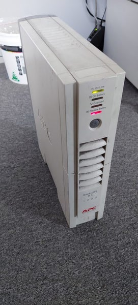 APC Back-UPS 1000 Carousel 1