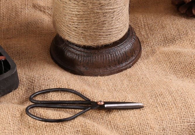 Cast Iron Rooster String Holder with Scissors Carousel 3