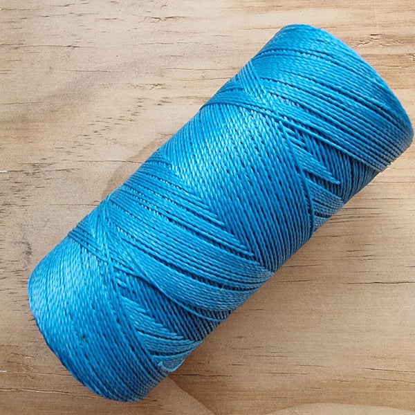 AQUA Cor#229 0.5mm Linhasita 330metre roll 100% waxed macrame cord Carousel 1