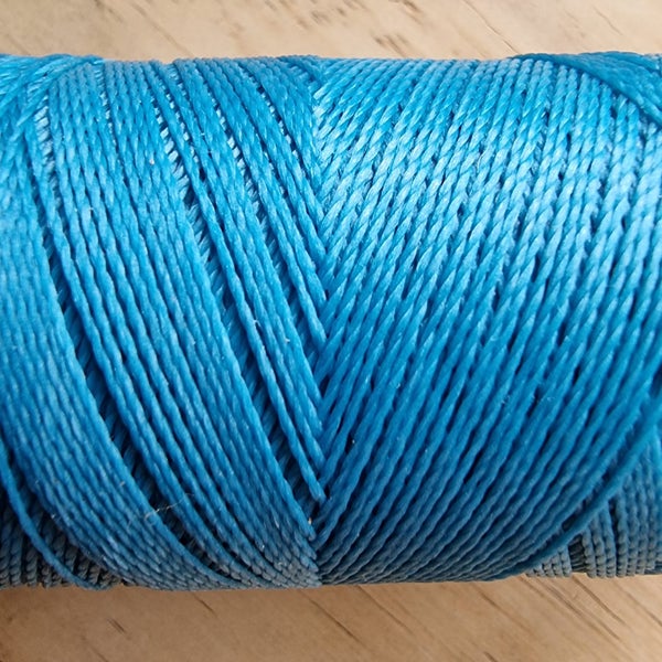 AQUA Cor#229 0.5mm Linhasita 330metre roll 100% waxed macrame cord Carousel 2