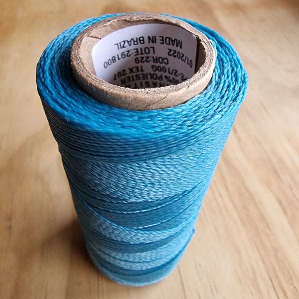 AQUA Cor#229 0.5mm Linhasita 330metre roll 100% waxed macrame cord Carousel 3