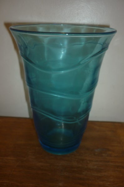 LOVELY SKY BLUE GLASS VASE Carousel 2