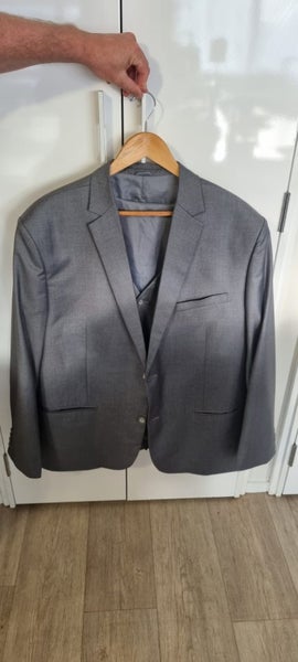 Mens grey full suit Carousel 1