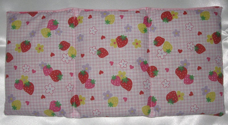 WHEAT BAG IN PINK GINGHAM AND STRAWBERRIES FABRIC Carousel 1