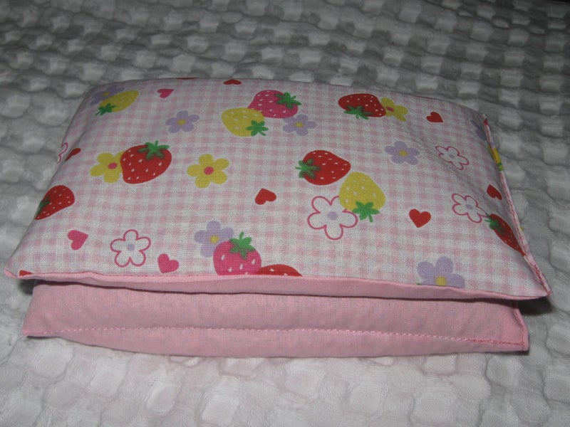 WHEAT BAG IN PINK GINGHAM AND STRAWBERRIES FABRIC Carousel 2