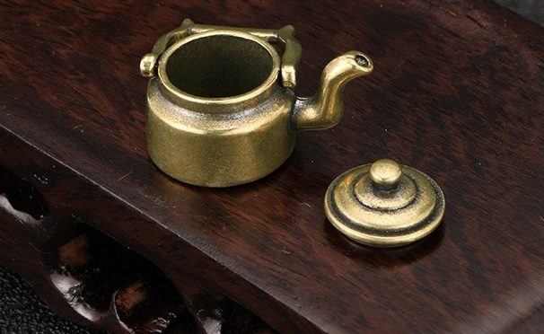 Brass Antique style collectable miniature statue solid Kettle Figurine Carousel 1