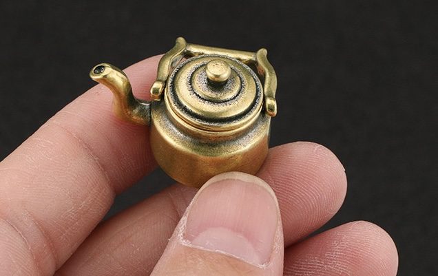Brass Antique style collectable miniature statue solid Kettle Figurine Carousel 2
