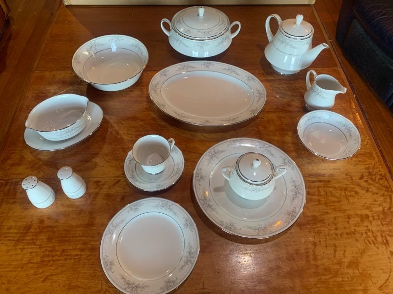 Monetary value of top noritake china set