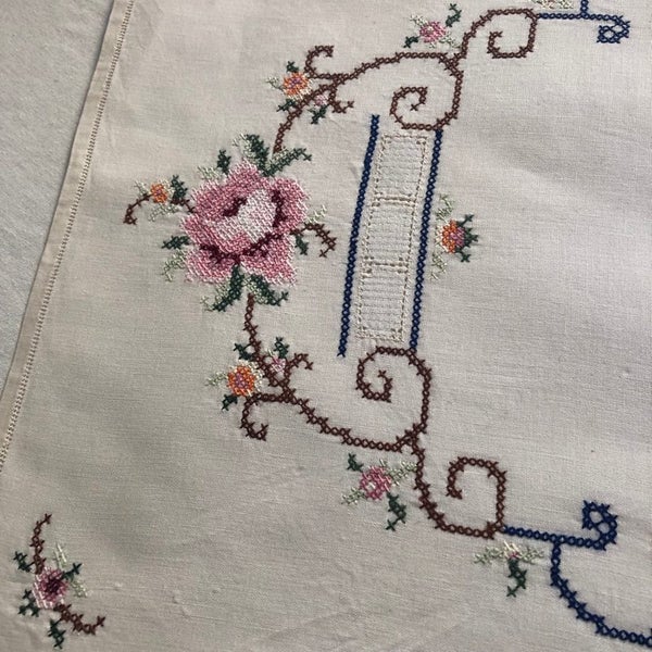 Vintage Hand Embroidered Floral Linen Placemats X2 Cross Stitch Cut Out Carousel 20