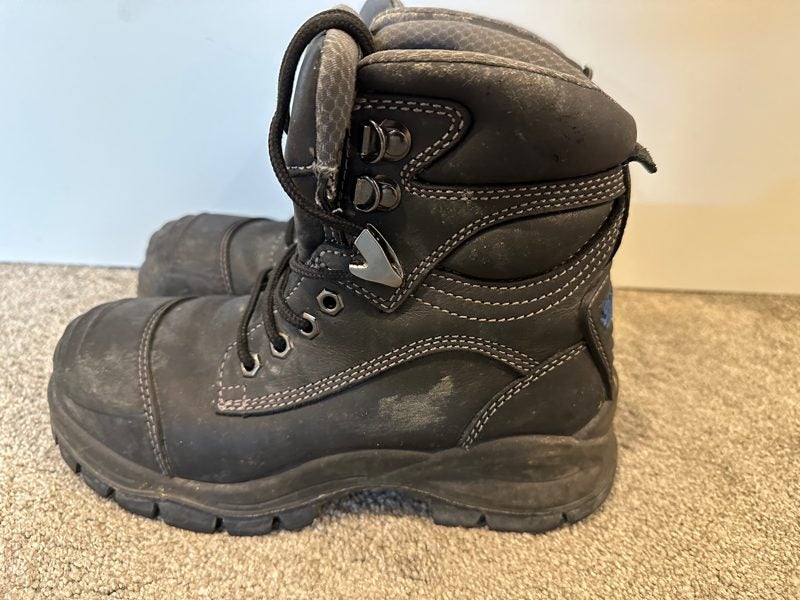 BLUNDSTONE LADIES SIZE 4 STEEL TOED SAFETY BOOTS BidBud