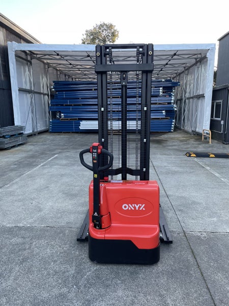 New ONYX ESS12 - 1200kg Electric Straddle Walkie Stacker - 3.6m Carousel 2