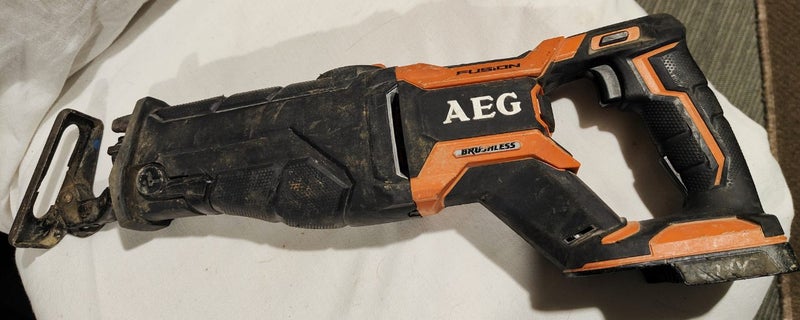 AEG Fusion 18V Brushless Reciprocating Saw Carousel 1