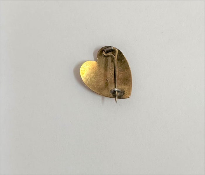 9ct Gold Heart Lapel Pin Carousel 2