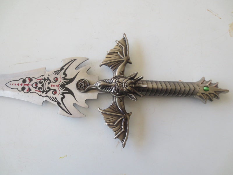 Dragon Replica Knife Carousel 2