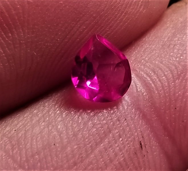 High Quality 1.6 Ct Pink Lab Created Sapphire Pear Cut Gemstone Carousel 2
