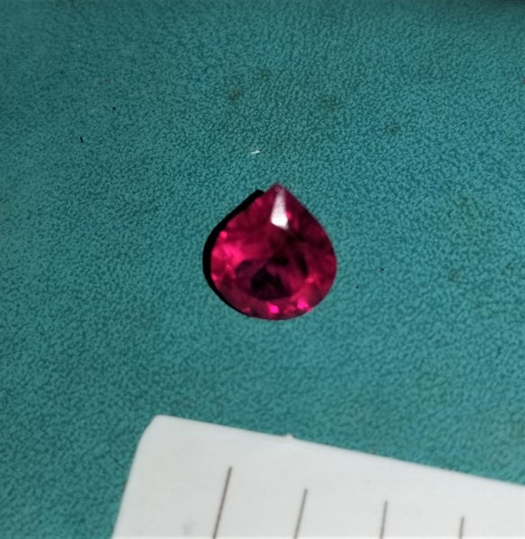 High Quality 1.1 Ct Pink Lab Created Sapphire Pear Cut Gemstone Carousel 4