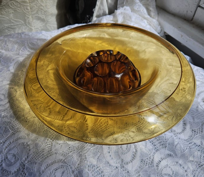 Art Deco Amber Glass Vase & Frog Carousel 1