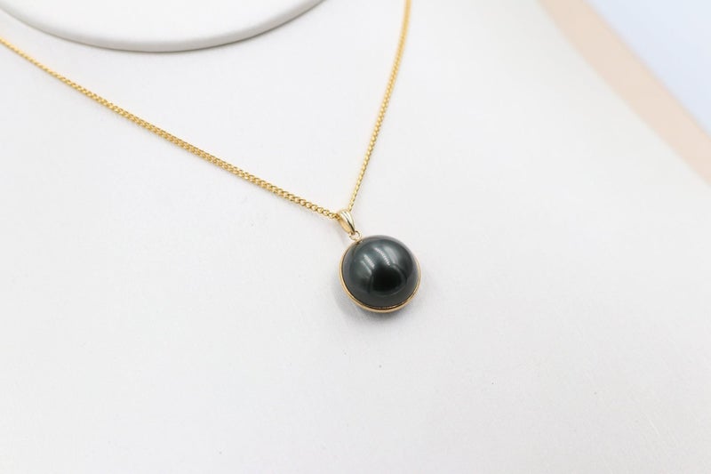 18ct Gold set Tahitian mabe pearl Pendent 10-11mm Carousel 7