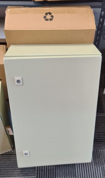 Metal Wall Mounted Enclosure 600mm x 400mm x 200mm Carousel 1