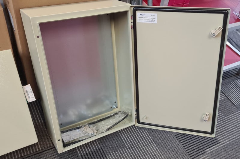 Metal Wall Mounted Enclosure 600mm x 400mm x 200mm Carousel 2