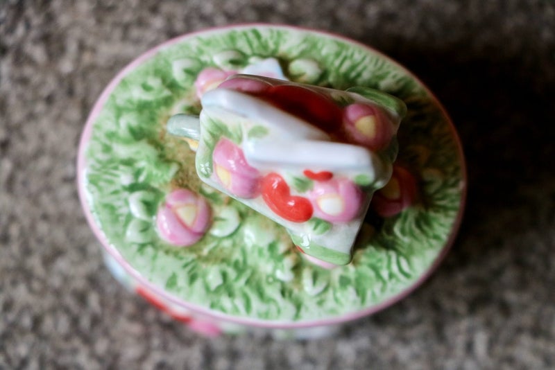 Adorable Ceramic "Valentine" Trinket Box Carousel 6