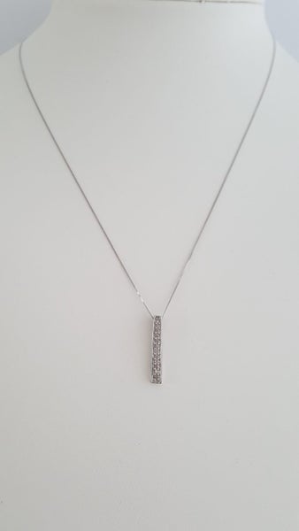 Gorgeous 9ct White Gold 0.10 CT Diamond Necklace Carousel 5