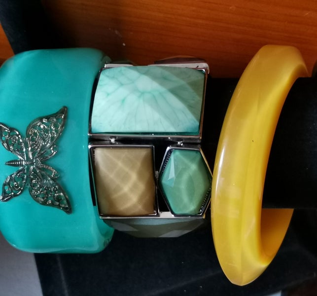 Vintage acrylic bracelet Lucite teal silver butterfly yellow or art deco style Carousel 1