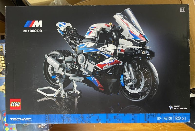 LEGO Technic 42130 - BMW M 1000 RR Carousel 1
